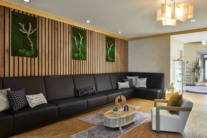 Lounge 57 of 89