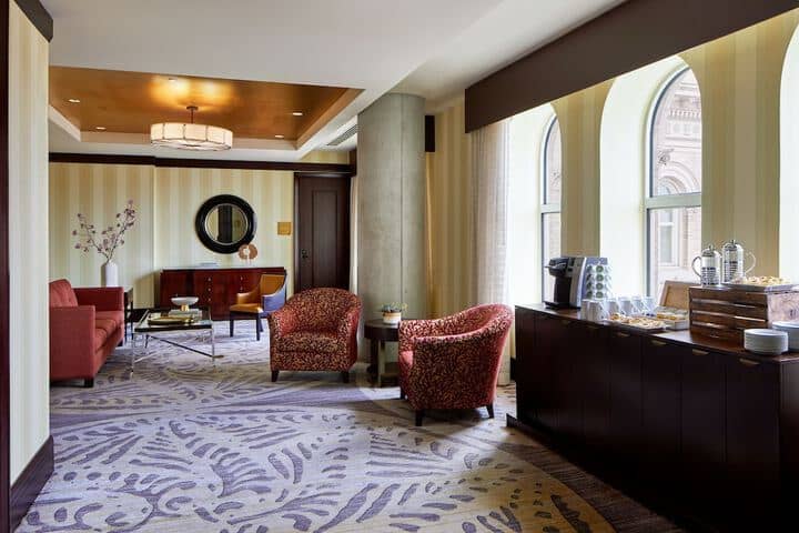 Lounge 59 of 89